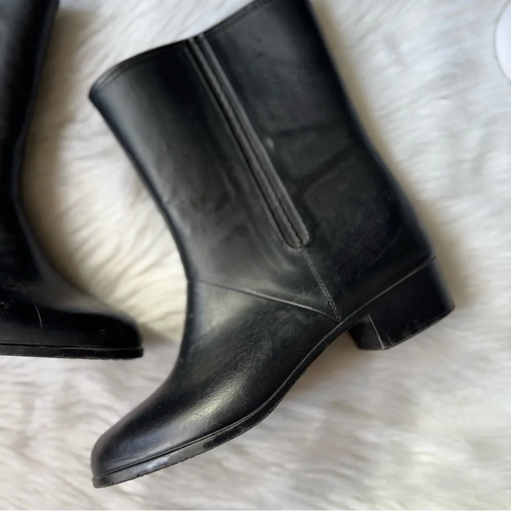 Woodbridge black outdoor